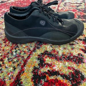 Keen Black Lace-Up Shoe - Pink Stitch Design